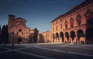 Una piazza simbolo dell'Emilia Romagna: piazza S.Stefano, Bologna