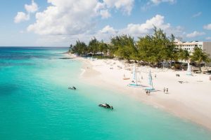 Barbados allenta le norme di ingresso per i viaggiatori non vaccinati