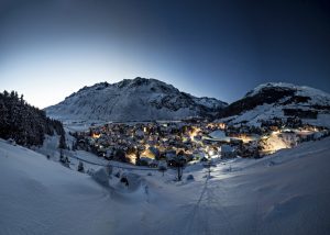 La Svizzera porta a Milano piste da sci e atmosfere natalizie con lo Swiss Winter Village