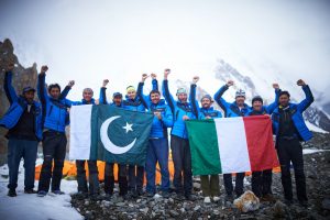La firma di Cortina d’Ampezzo sulla conquista del K2, sessanta sei anni dopo