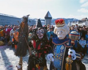 La Svizzera abolisce le restrizioni Covid e guarda alla primavera, tra carnevale e feste popolari