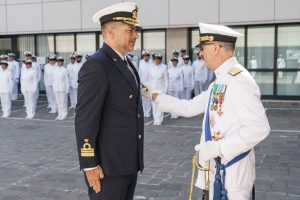 Al comandante Pietro Sinisi della flotta Costa la medaglia di bronzo al merito di Marina