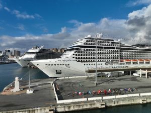 Doppio giro del mondo per Msc: sono salpate da Genova la Magnifica e la Poesia