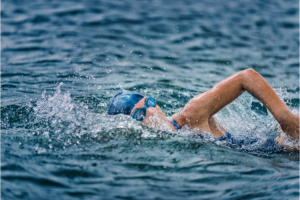 Wild swimming: il nuovo trend adrenalinico e rilassante