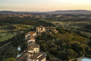 Castelfalfi: 650 milioni di euro l’investimento totale per rilanciare il resort toscano ex Tui