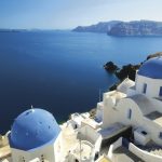 Grecia e overtourism, tassa di 20 euro per i crocieristi a Mykonos e Santorini