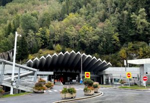 Francia: al via i lavori al traforo del Monte Bianco, che rimarrà chiuso fino al 18 dicembre