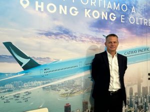 Cathay Pacific rilancia: da febbraio 2024 il quarto volo settimanale da Milano a Hong Kong