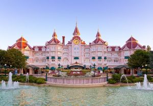 Disneyland Paris: ha riaperto i battenti, dopo un mega rinnovo, il Disneyland Hotel