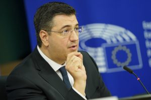 Apostolos Tzitzikostas nuovo commissario europeo al turismo e trasporti