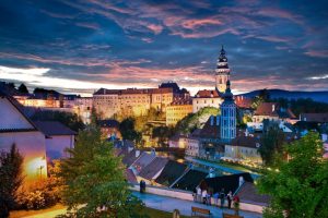 https://www.travelquotidiano.com/wp-content/uploads/2024/09/Český-Krumlov-300x200.jpg