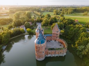 https://www.travelquotidiano.com/wp-content/uploads/2024/09/Toerisme-Vlaanderen-Brabantse-Wouden-Kasteel-van-Beersel-Bjorn-Snelders-2-300x225.jpg