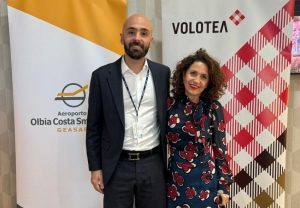 Volotea investe ancora su Olbia: 1,1 milioni di posti per il 2025 e 27 rotte