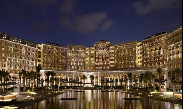 Abu Dhabi The Ritz Carlton Grand Canal Si Presenta Travelquotidiano