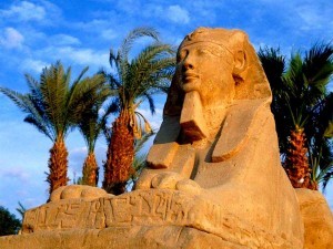 Egitto: boom di entrate turistiche che nel primo semestre 2024 salgono a 6,6 mld di dollari